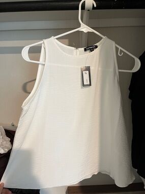 Express White Sleeveless Round-Neck Tank Top